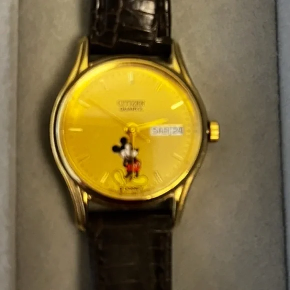 Stunning Rare Mickey Mouse Mint Running Condition Citizen  display picture 2
